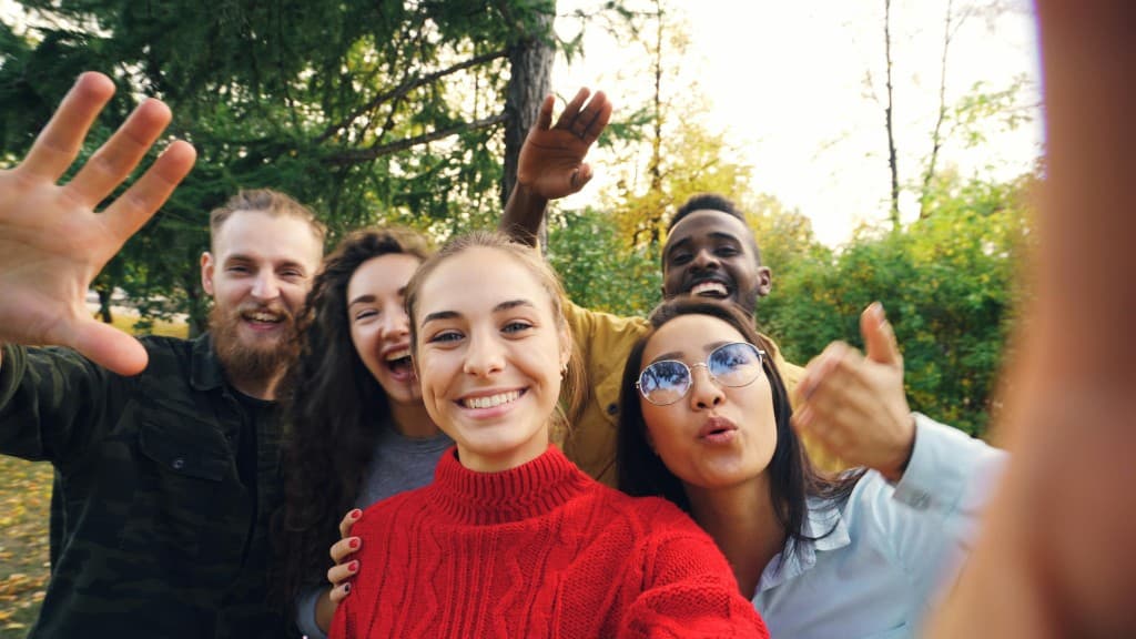 A group of friends at an outdoor disc golf course